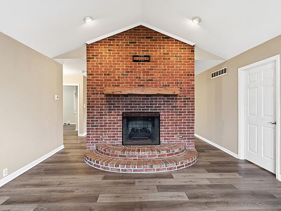 5th image of 107 Kimberly Dr