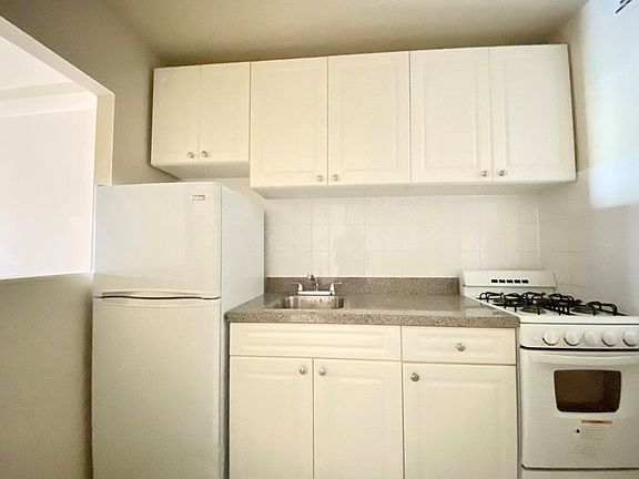 5th image of 329 E 63rd St APT 5L