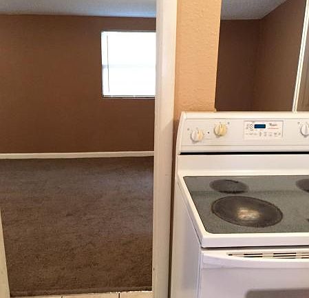 5th image of 368 Loma Pl