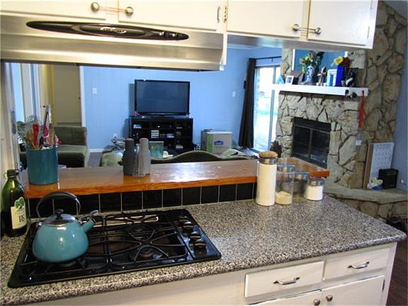 4th image of 107 Honeysuckle St