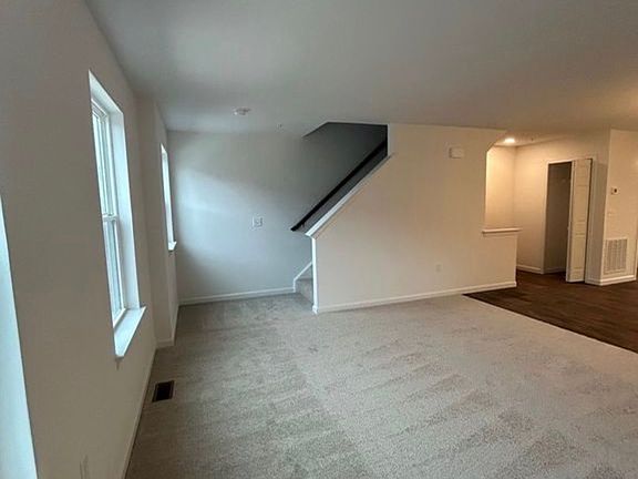 5th image of 248 S 6th Ave Floor 5