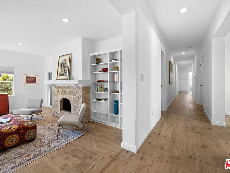2400 W 74th St — Photo 5