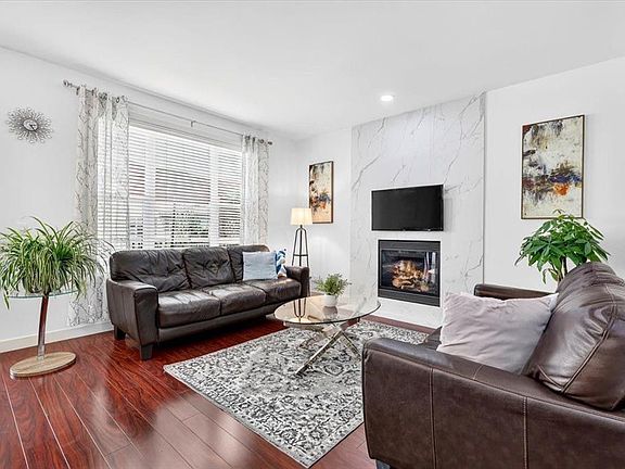 2nd image of 60 S Everoak Close SW