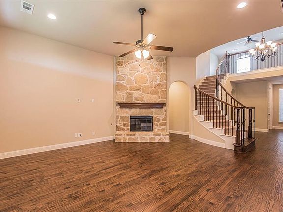 3rd image of 6422 Teresa Ln