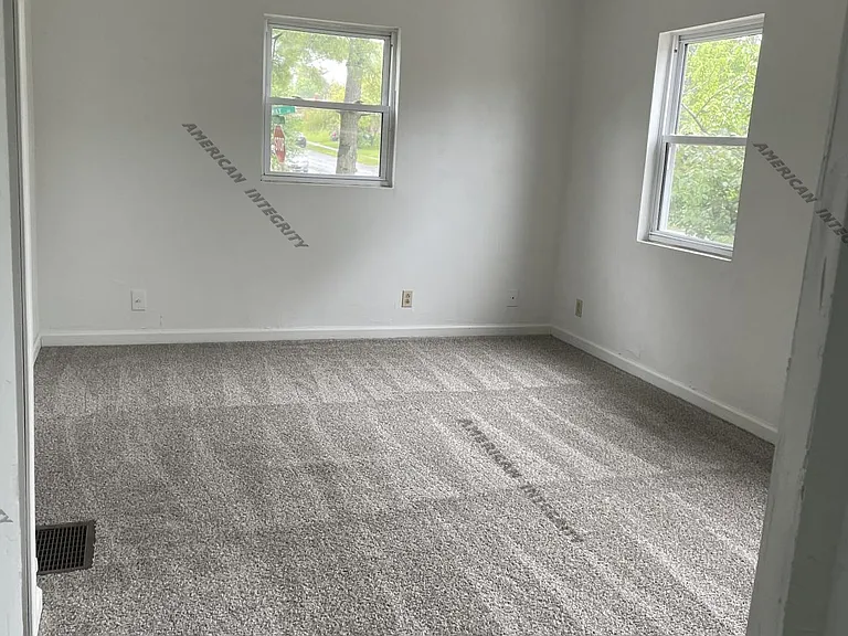 2924 Woodway Ave — Photo 6