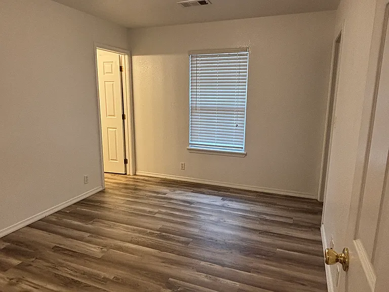 2420 Briarwood Ct NW — Photo 12