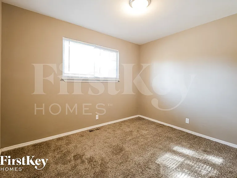 385 Humes Ln — Photo 11
