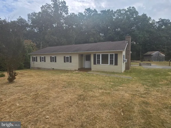 589 S Pine Grove Rd, Berkeley Springs, WV 25411