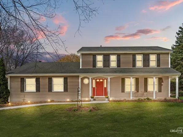 7N002 Glenview Dr, Saint Charles, IL 60175