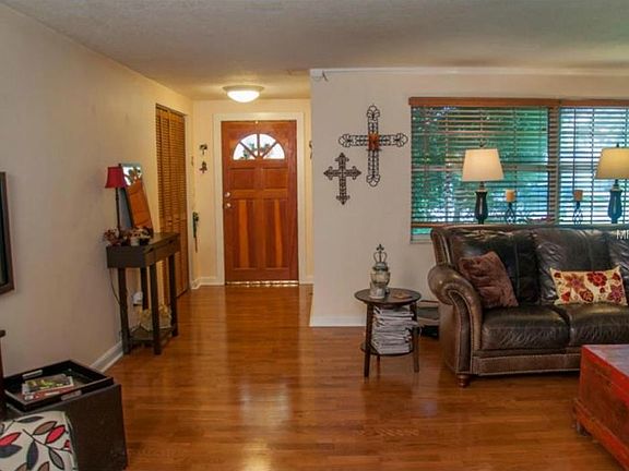 4th image of 5418 Venetian Blvd NE