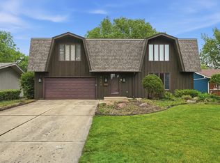 9300 Chestnut Ln, Munster, IN 46321