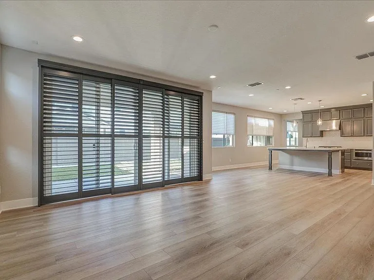579 Honeysuckle Dr — Photo 11