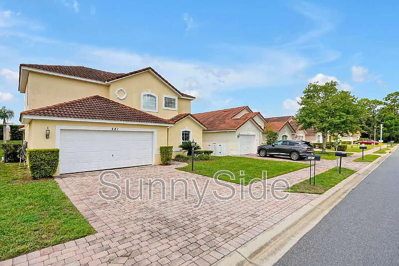 4 bed, 3.0 bath, 1978 sqft, $2,800 — Photo 2
