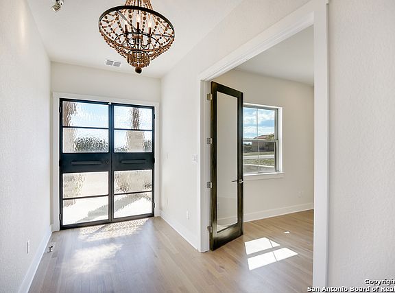 3rd image of 179 Hannah Ln