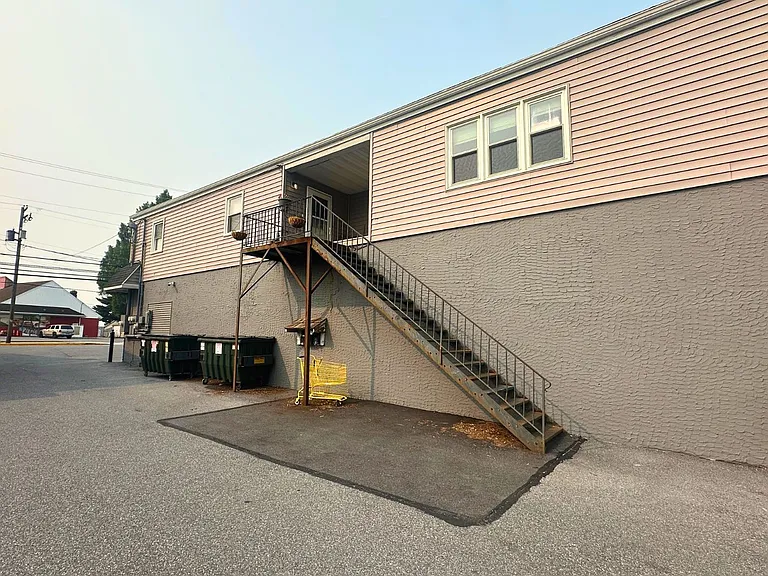 321 W Main St #B — Photo 2