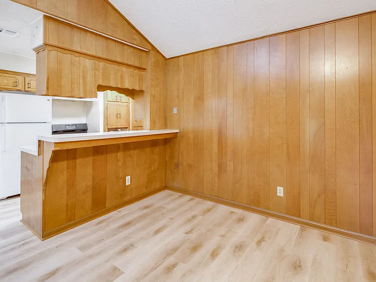 1201 Francis Dr — Photo 6