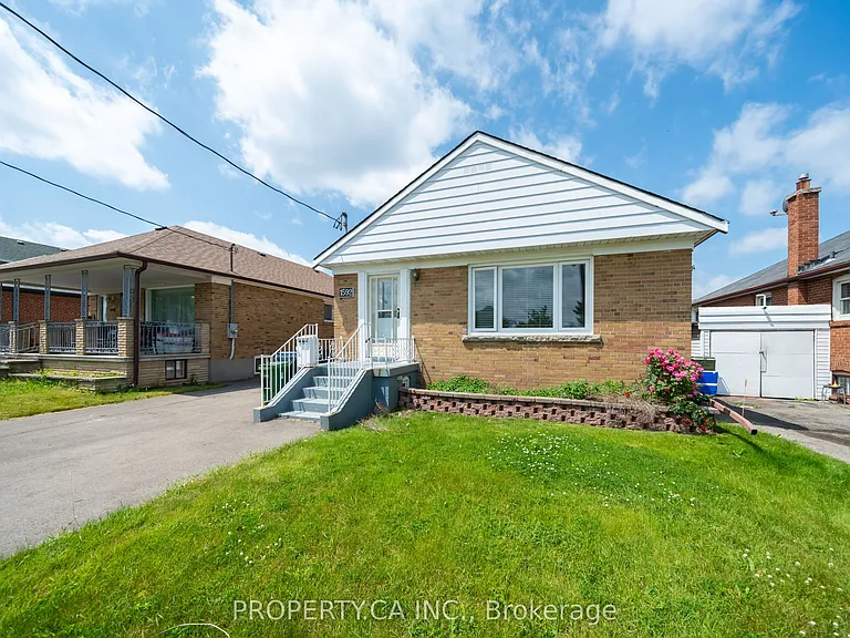 1592 Pharmacy Ave — Photo 2