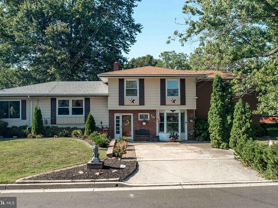 1st image of 10 Delaware Dr