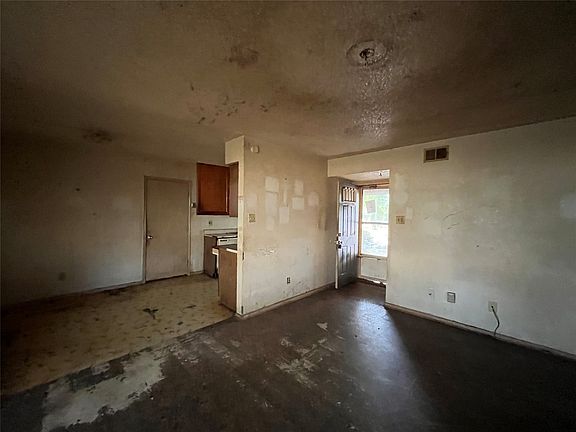 5th image of 1201 Phillips Cir