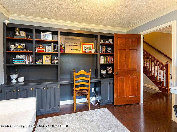 5th image of 2139 Woodfield Rd