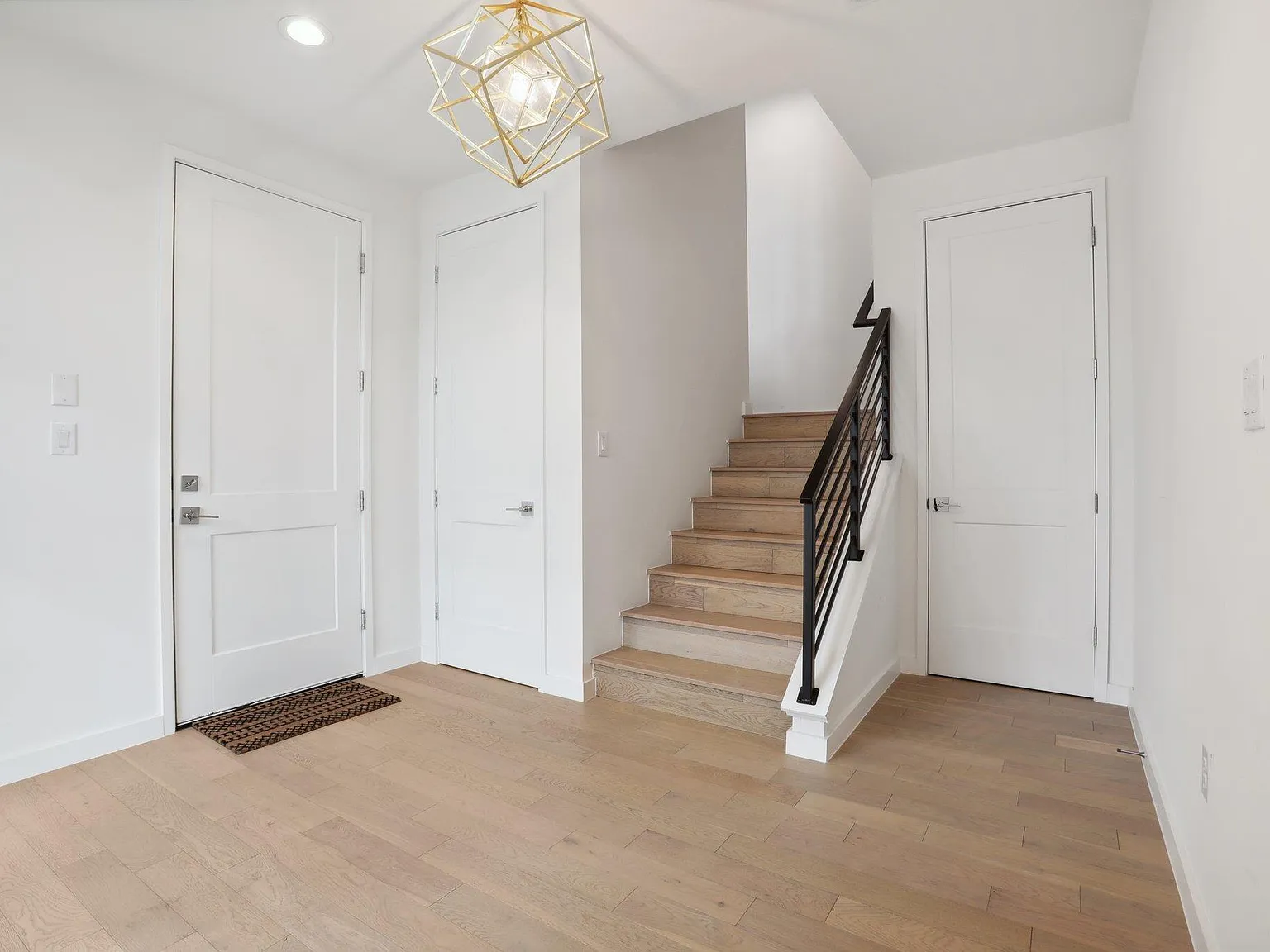 4 bed, 3.5 bath, 2318 sqft, $6,250 — Photo 4
