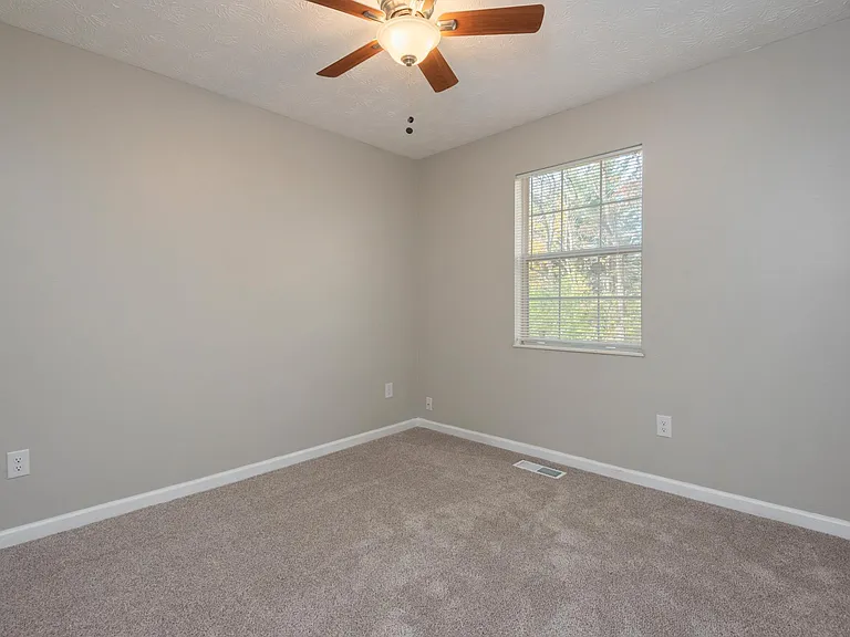 1560 Pheasants Glen Dr — Photo 24