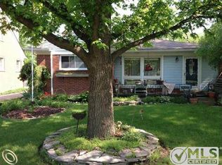 18357 Spring Ct N, Fraser, MI 48026