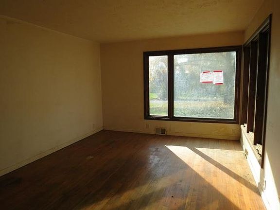4th image of 1712 E Depauw Ave