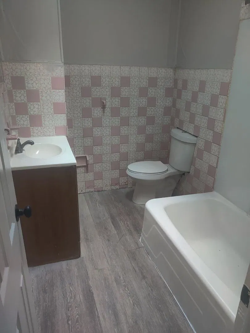 5711 Poplar St, 3 bedrooms, 1 bathroom, House for $1,550/Month — Photo 2
