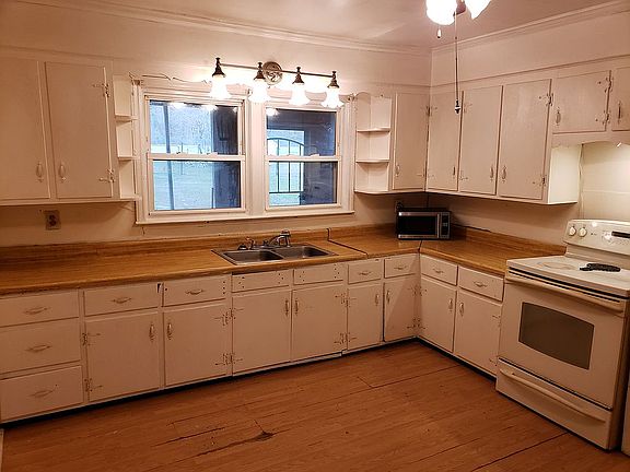 Large Eat In Kitchen 