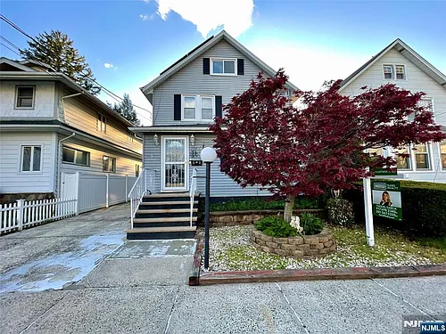 172 Roosevelt Ave Photo 1