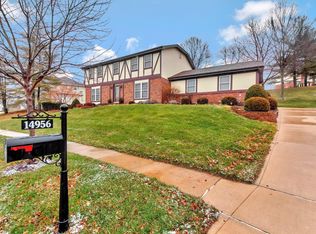14956 Manor Ridge Dr, Chesterfield, MO 63017
