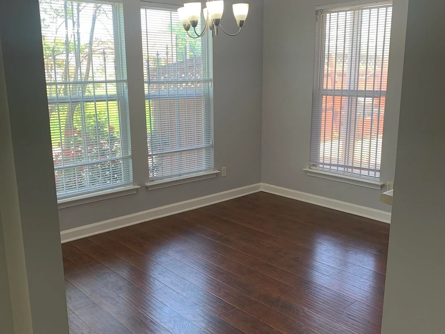 3 bed, 2.0 bath, 1419 sqft, $1,525 — Photo 3
