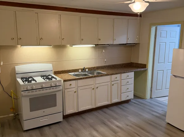 64 High St APT 2, New Castle, PA 16101