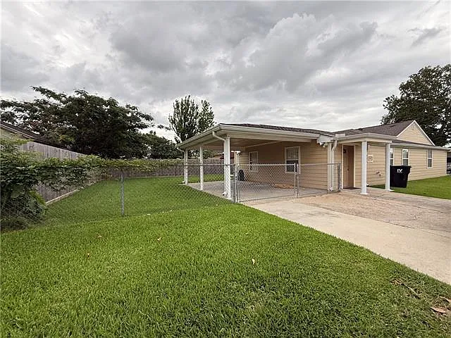 321 Rosemary Pl — Photo 2