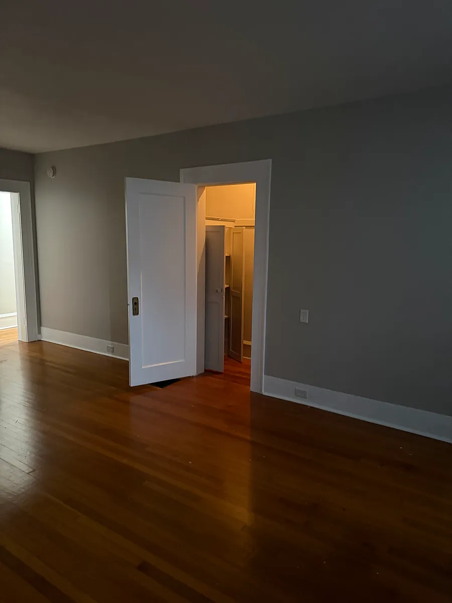 Building Photo - 2039 E Genesee St #2