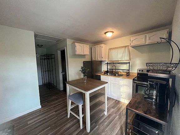 4th image of 910 Sutton Dr