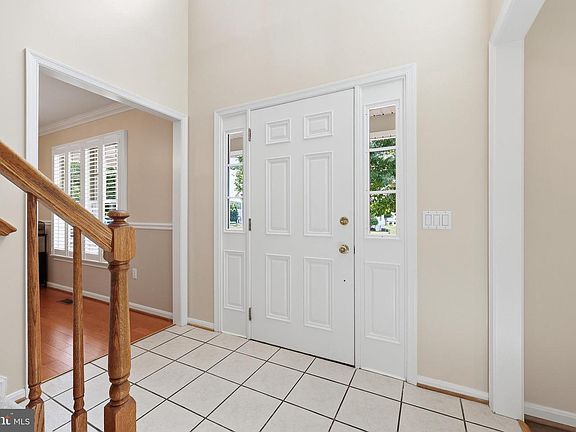 3rd image of 210 Bennett Ct