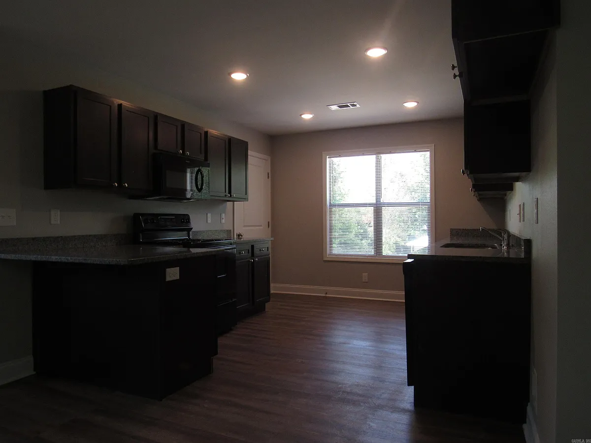 Building Photo - 1515 Stamps St #1