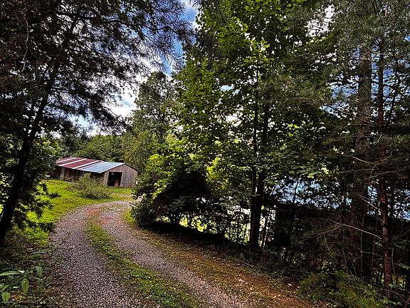 5th image of 266 Cove Hill Rd
