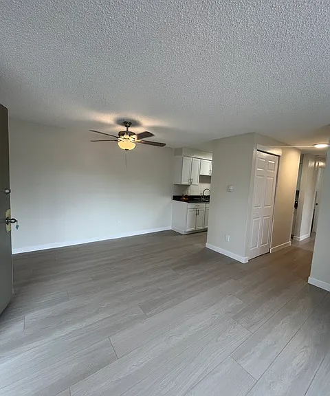 Orchard Glen Apartments — Photo 78