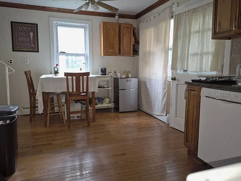 8 Denns Pl — Photo 30