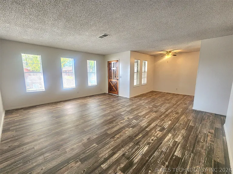 122 W Kent St — Photo 4