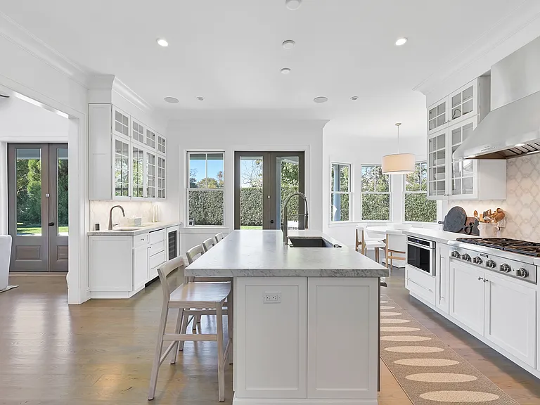 52 Quogue St #2 — Photo 8