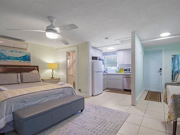 4th image of 113 S Federal Hwy APT 2