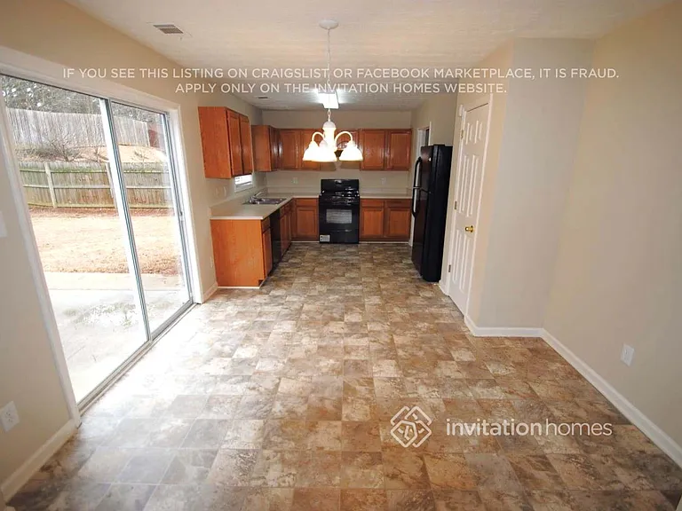 1221 Pine Acre Dr — Photo 3