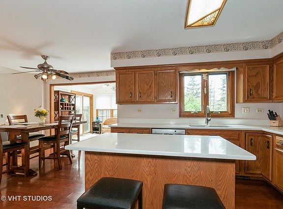 4th image of 170 Macintosh Ct