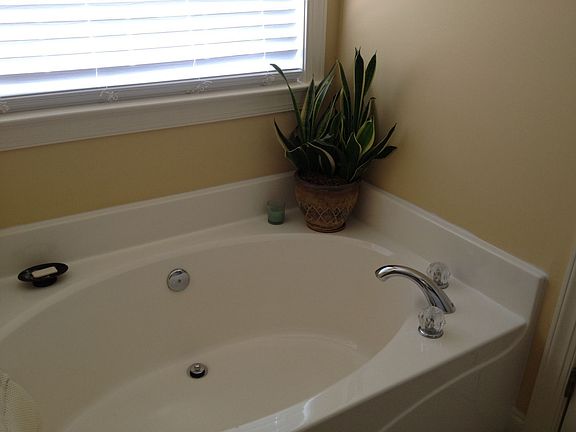 Relaxing garden tub