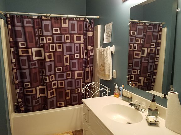 3rd image of 186 Lauren Dr