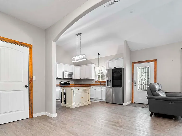 141 Arroyo Ln — Photo 2